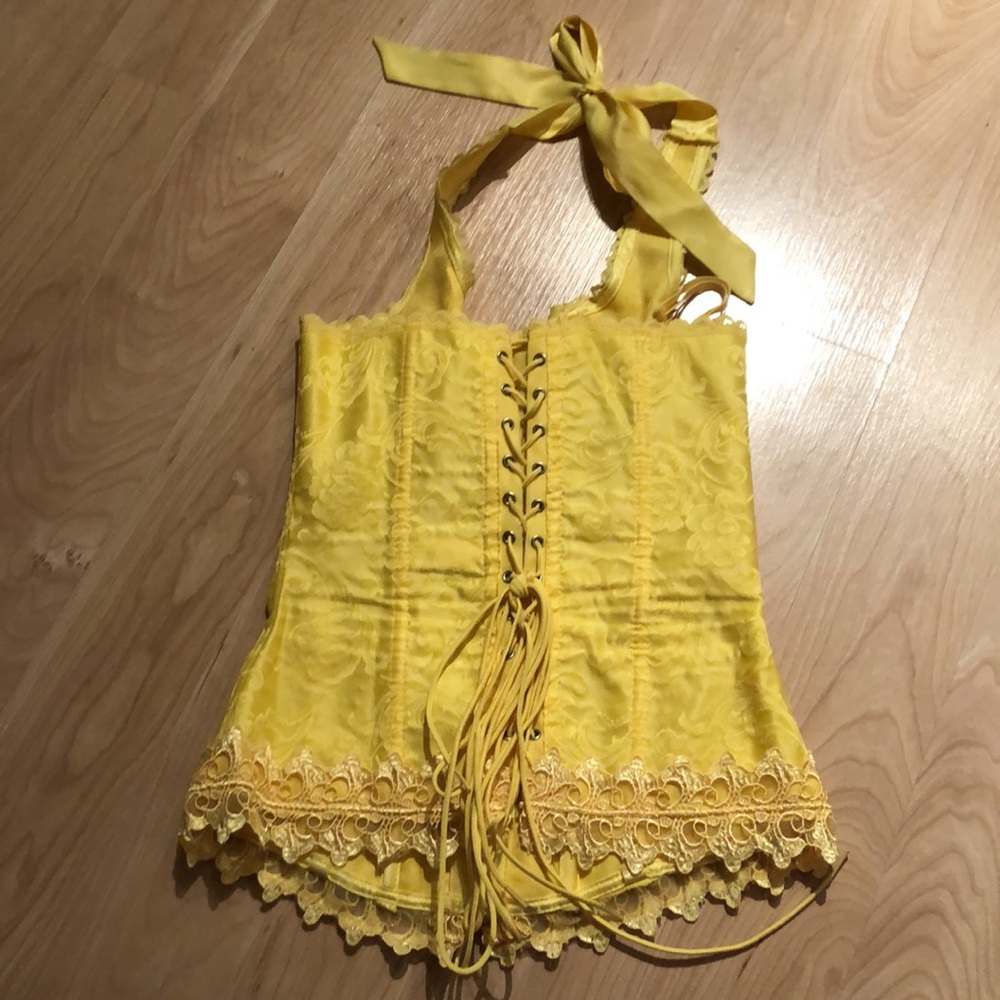 Three corsets - Picture 5 of 7